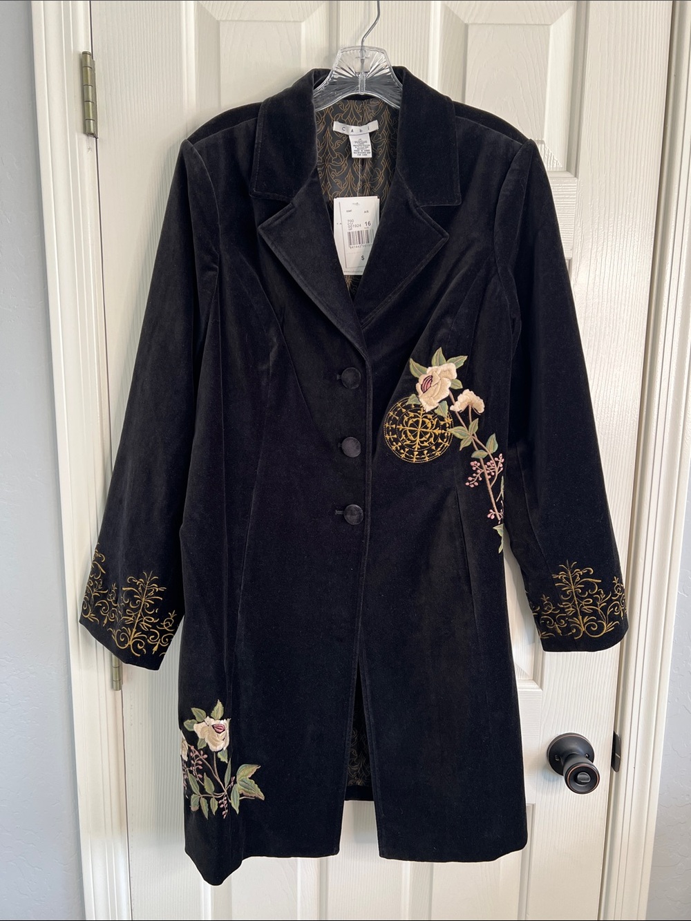 NWT Cabi Antoinette black velvet longline jacket #700 floral embroidery size 16 - Picture 2 of 10